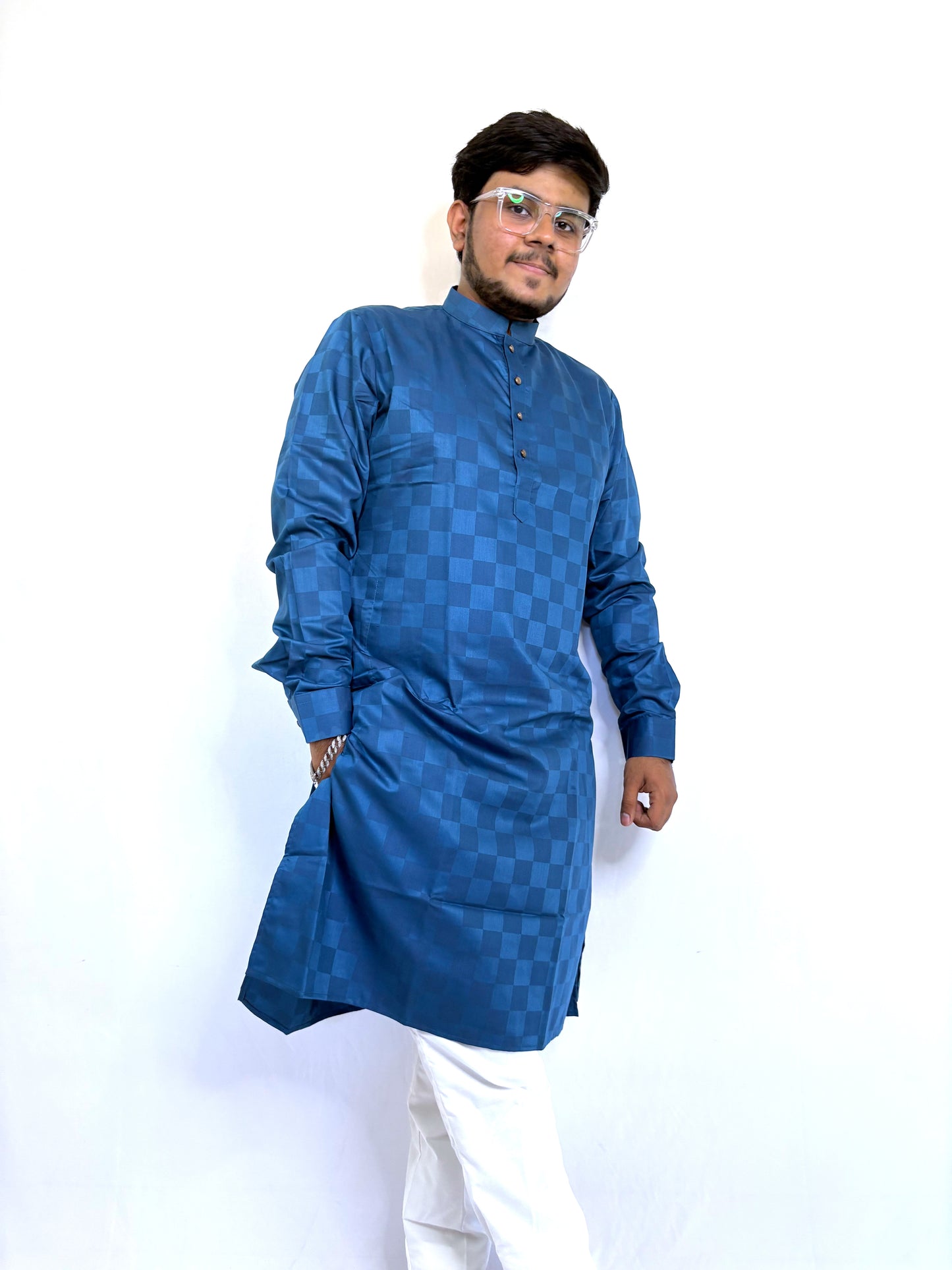Full left profile of men’s royal blue kurta – elegant ethnic outfit for festivals