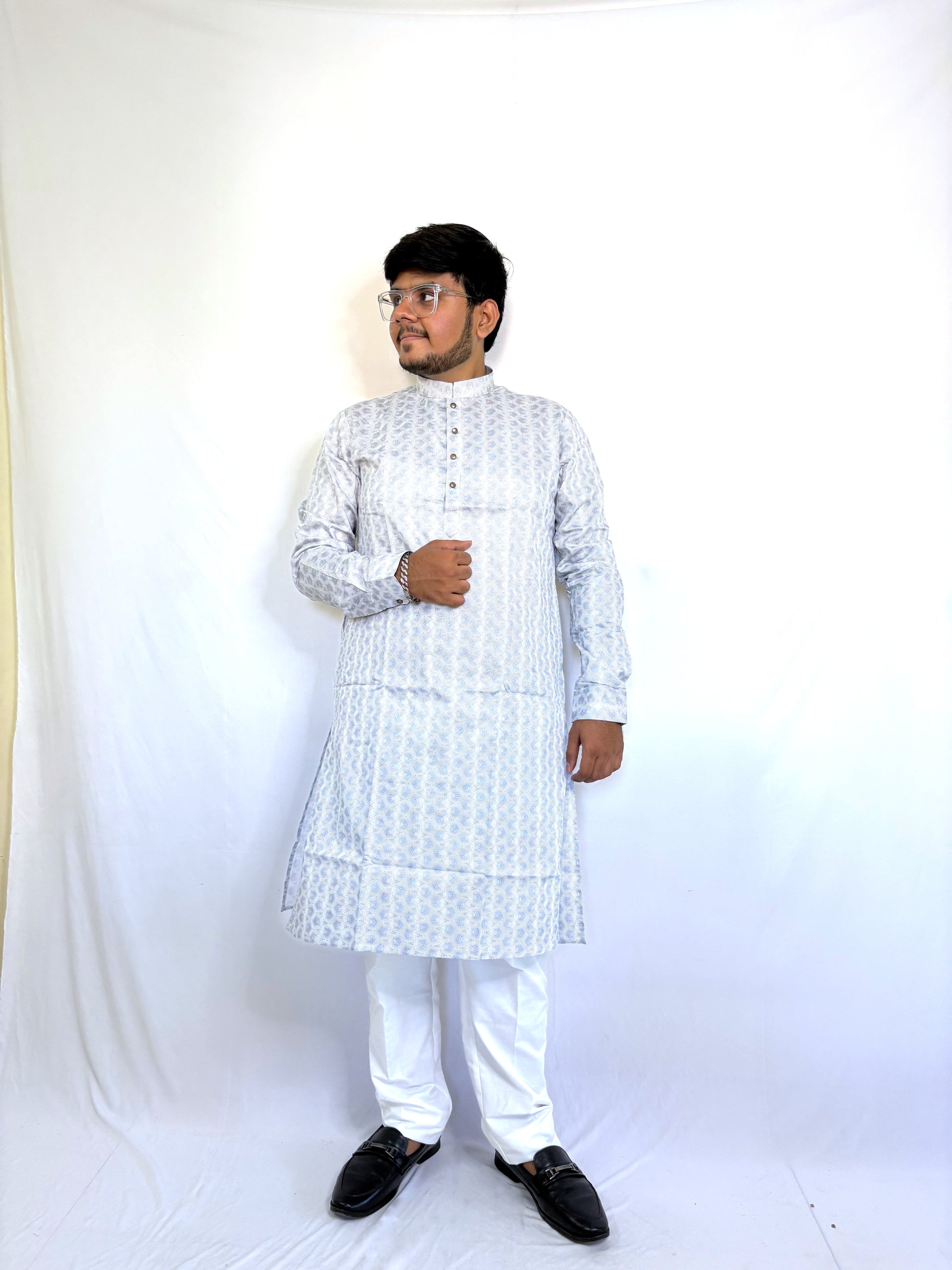 Model styling black and white geometric kurta for ethnic college day or Indo-western party