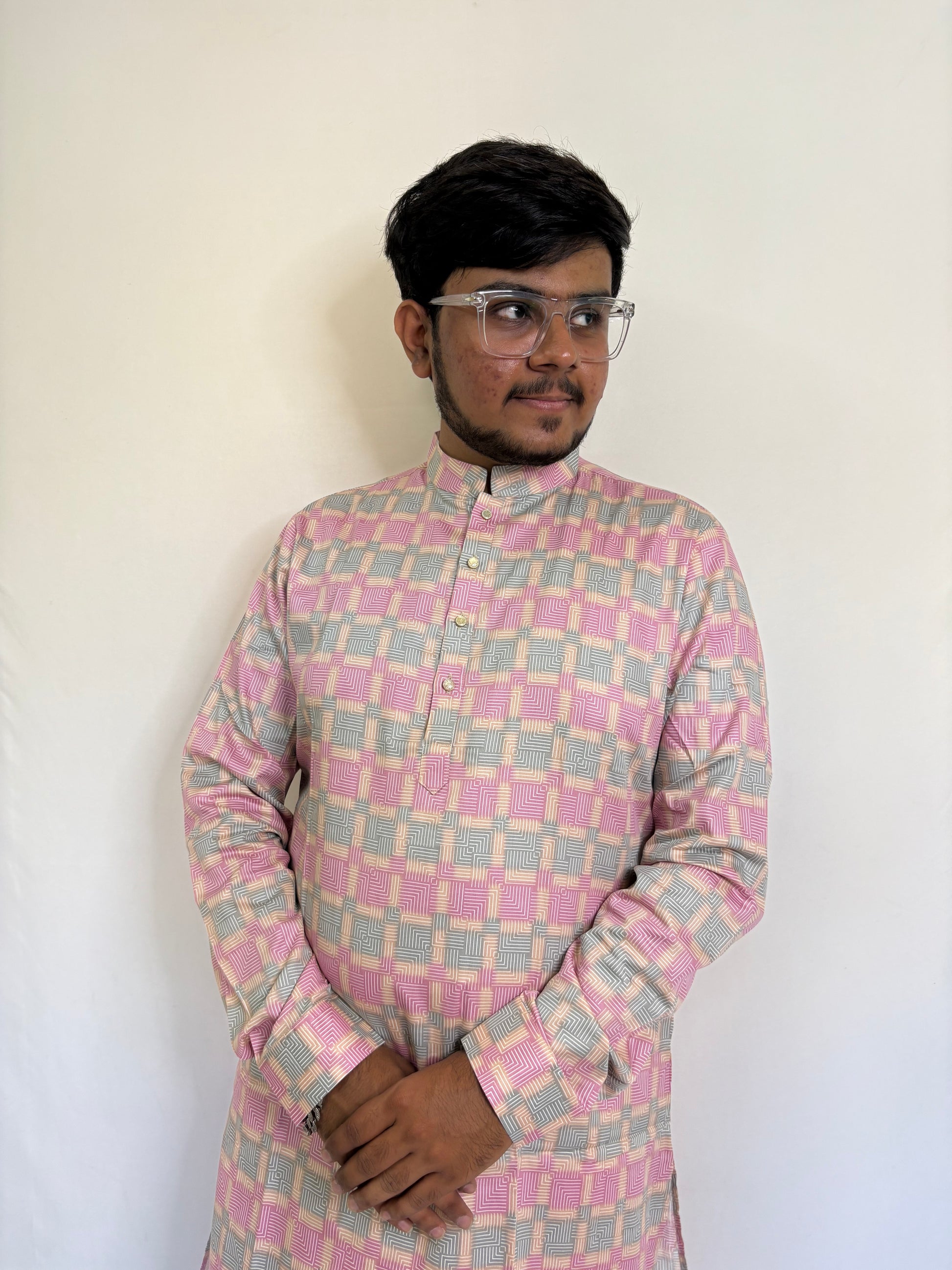 Left view of men’s spiral print Giza cotton kurta in baby pink and grey tones